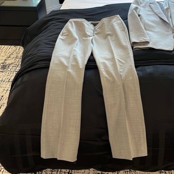 Theory suit. Preowned, grey. Jacket 8 pant 6 - Picture 8 of 10